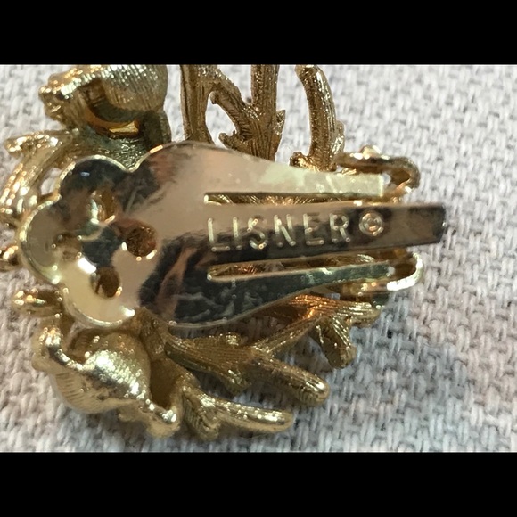 SIGNED Lisner Gold Tone Brooch & Earrings Set - Picture 7 of 8